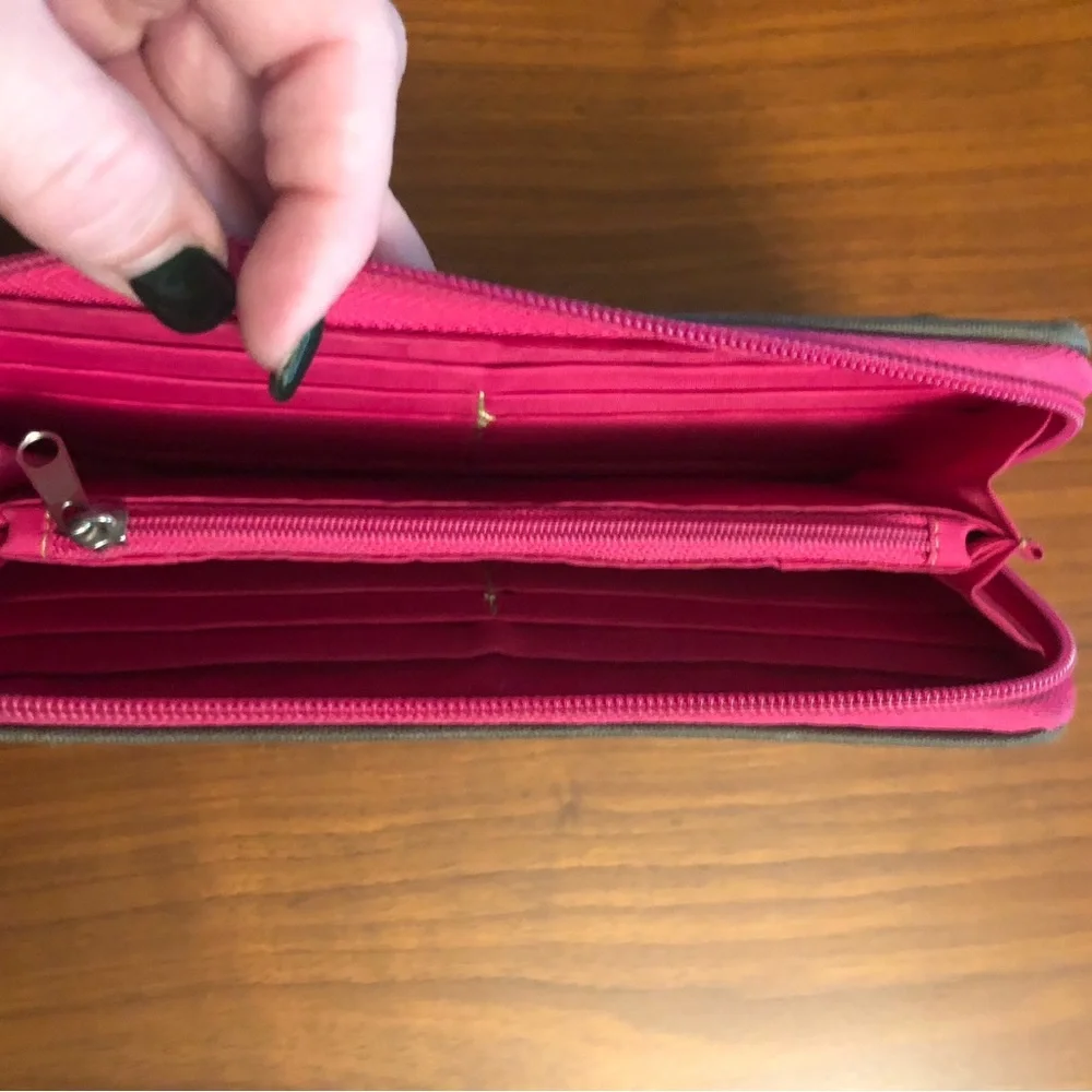 Travelon Wallets - Picture 5 of 5